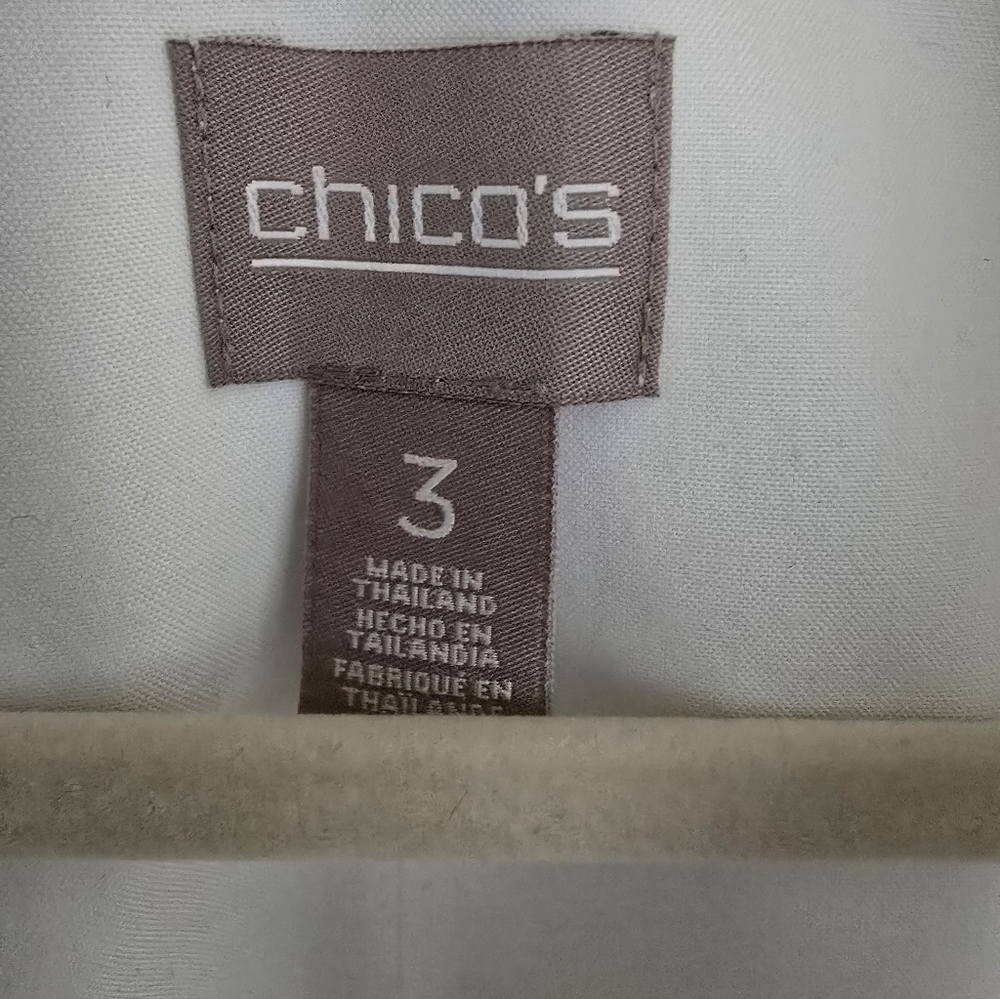 Chico's White Classic Button-Front Blouse- Wrinkle Resistant Size 3/XL - Picture 2 of 8
